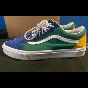Yacht club vans